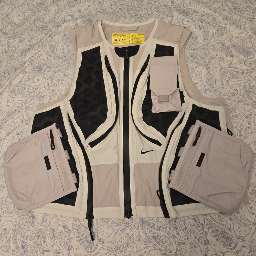 Nike ISPA NRG Modular Utility Pocket Vest – Light Bone FV4899‑072 – Men’s S